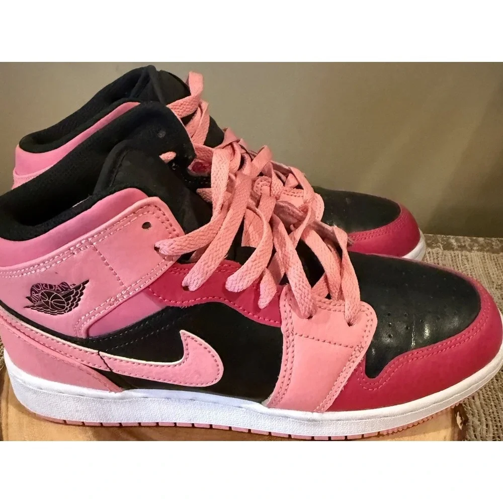 Nike Air Jordan 1‎ Mid GS Coral Pink Black 554725 662 Kids 6Y  Women's 7.5 8